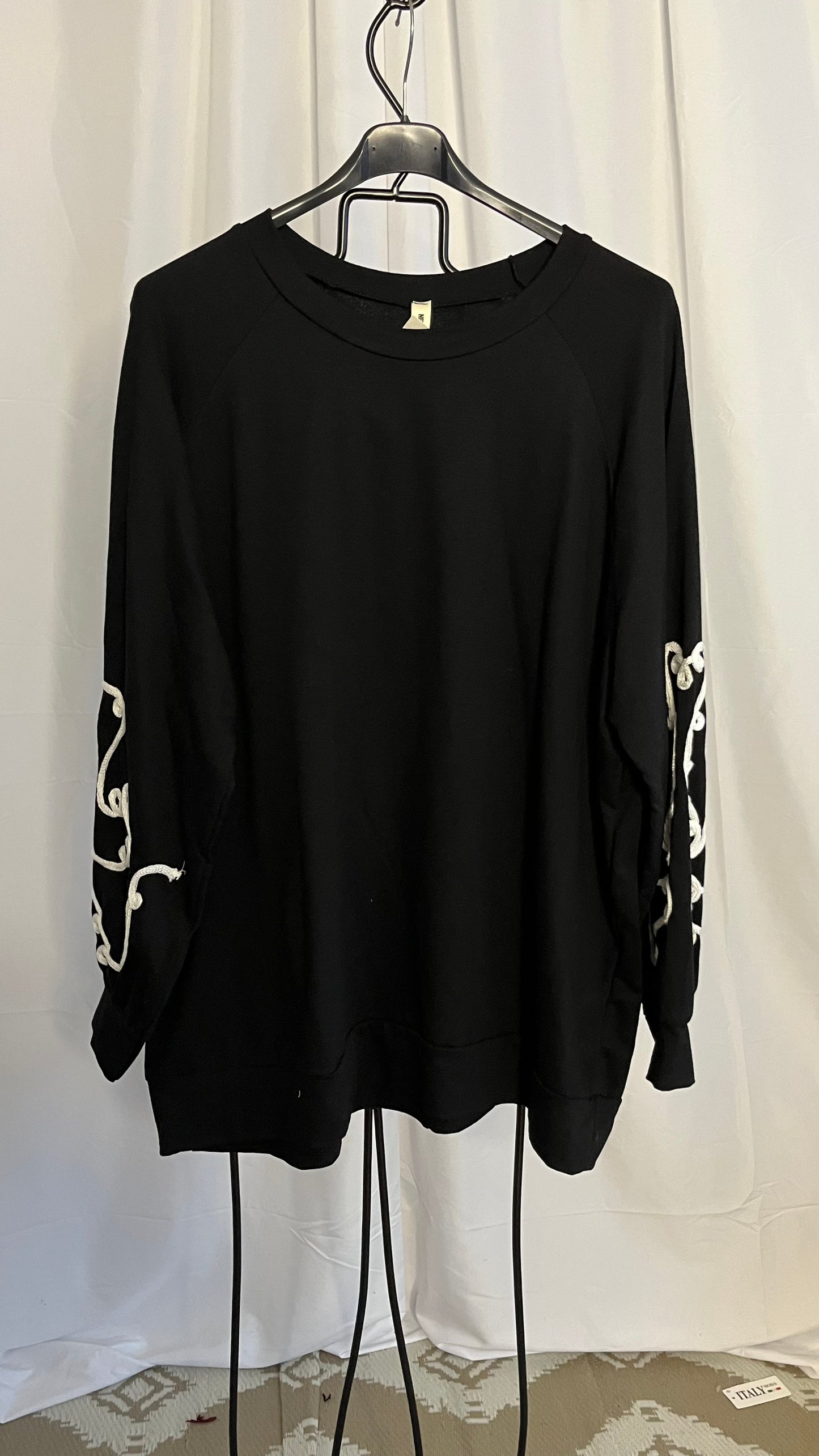 Sweat manches brodées