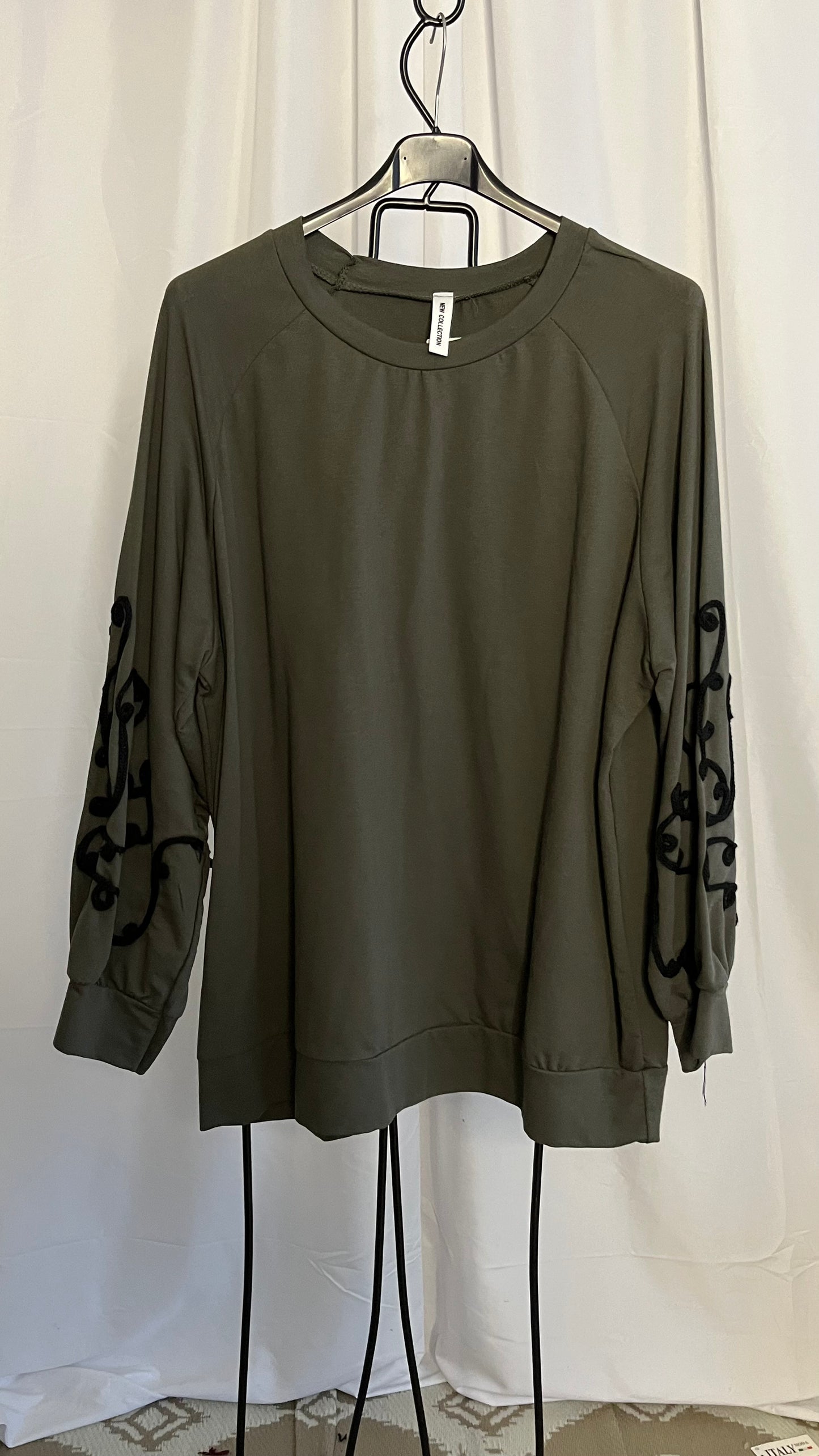 Sweat manches brodées