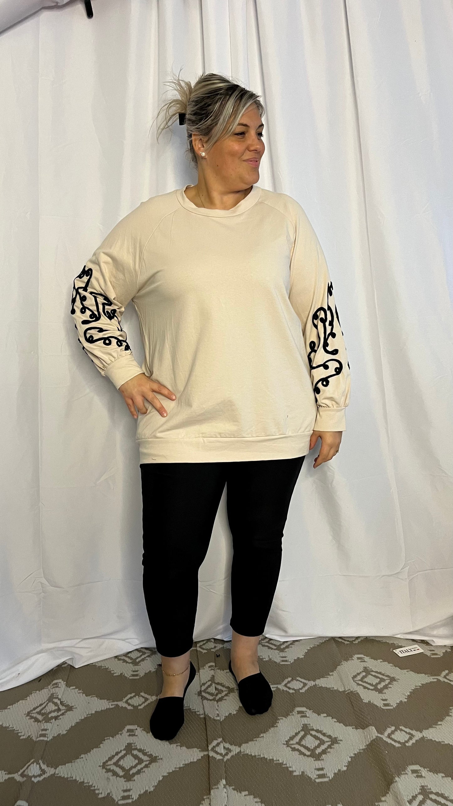 Sweat manches brodées